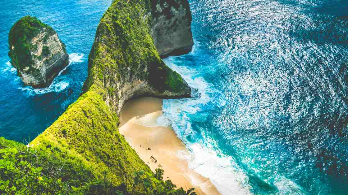 10 Tempat Wisata Alam Indonesia yang Dikunjungi Para Pesohor Dunia